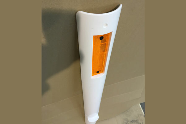 Katafootpaal maanvormig met witte en oranje reflector